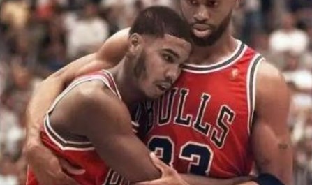 开云-阿里纳斯谈塔图姆复出：乔丹退役后 皮蓬也曾独自带队成二号种子