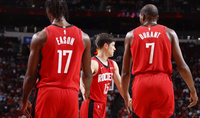 kaiyun.com-伊森攻防状态火热，布伦森被防得欲哭无泪，申京调整出色各司其职|火箭|尼克斯|NBA常规赛|投篮|阿尔佩伦-申京_新浪体育_新浪新闻