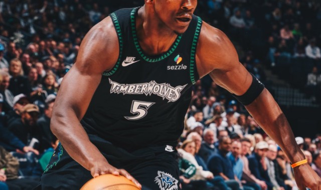 开云-末节13分+决胜两罚！爱德华轰41+6+5断1帽 助森林狼稳住西区第四