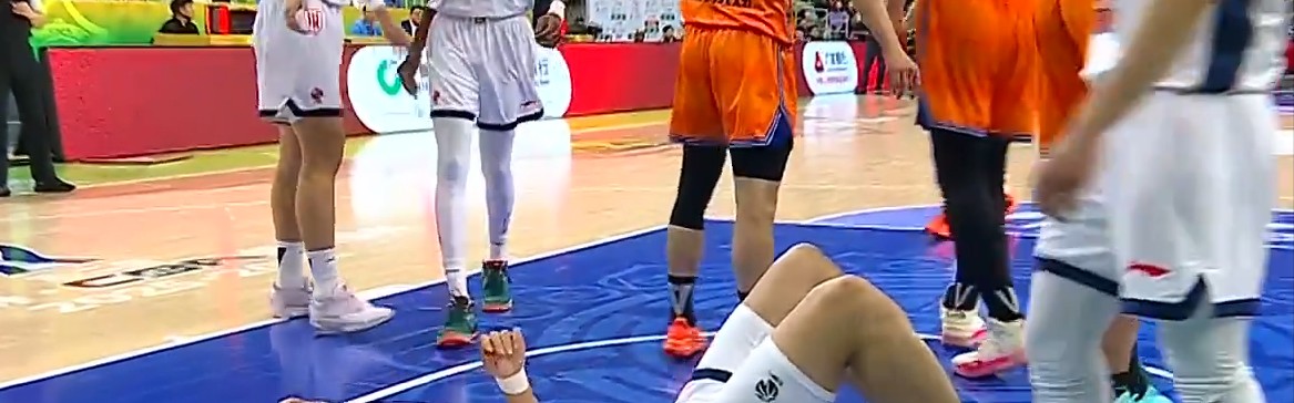 王少杰血洒赛场，奎因37分广东队被淘汰，偰李永炜9助攻小将15分