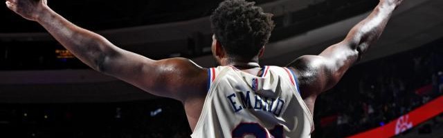 开云-进攻核心防守铁闸 本赛季恩比德彰显完美巨星风范