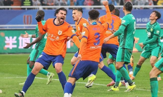 开云体育-泰山队最该换的外援不是瓦科，他才最应该离开，代价也更小，可行性极|马德鲁加|山东泰山|北京国安|韩鹏|后腰_新浪体育_新浪新闻